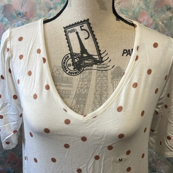 NWT Asymmetrical Maurice’s Tshirt - Picture 2 of 3